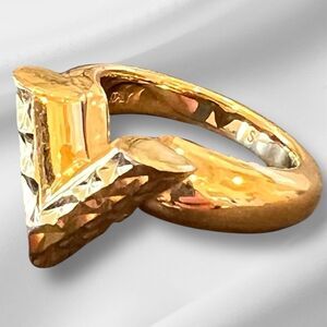 Louis Vuitton Berg Essential LV Guilloching Ring Golden